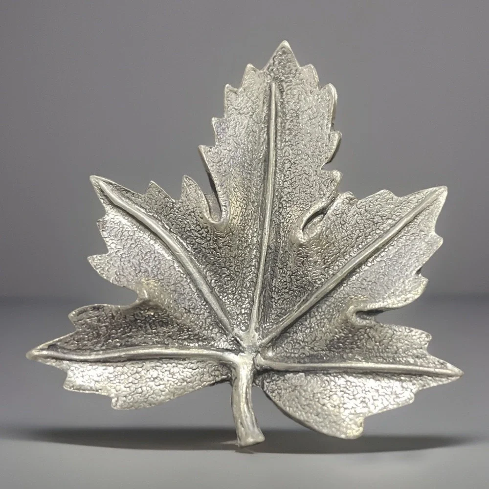 VTG 2003 Pewter Leaf Brooch Pin Canadian Maple Canada Fall‎ JP135